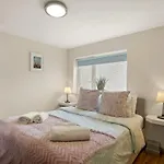 Town Centre Apartment, קליפדן