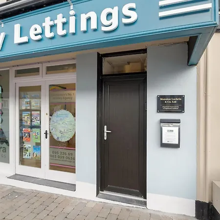 Apartment Town Centre Apartment, *