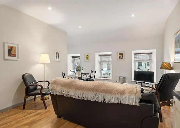 Town Centre Apartment, 克利夫登