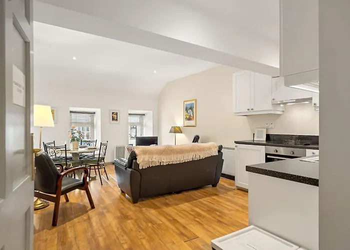 Town Centre Apartment, 克利夫登